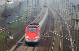 На Восточно-Сибирской железной дороге начали курсировать дополнительные летние поезда
