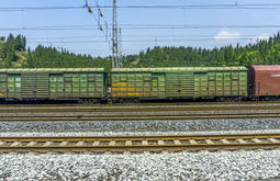 На Северо-Кавказской железной дороге сошли четыре грузовых вагона